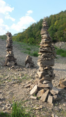 Steinkunst bei der Aseler Brücke/See