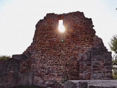 Die Klinger Kirche bei Waldeck Sachsenhausen im Licht der Nachmittagssonne