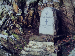 Christenbörnchen / Taufstein bei Rattlar 