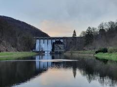 Talsperre am Abend