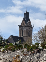 Korbacher Mauer und Kirche