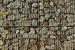 Eingesperrten“Waldecker“ Steine als Trockenmauer