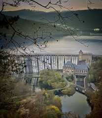 Waldecker Steine halten selbst das Wasser auf oder besser aus?