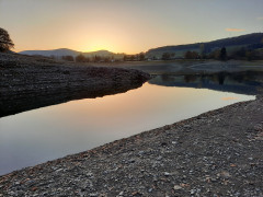 Diemelsee Sterne bei wenig Wasser am Abend