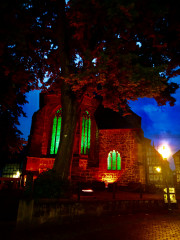 Beleuchtete Waldecker Steine der St. Georg Kirche Mengeringhausen 