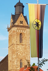 Waldecker Steine zeigen Flagge