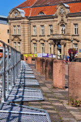 Alte Steine, neuer Zaun