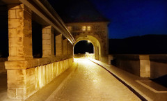 Waldecker Steine bei Nacht, zu sehen auf der Sperrmauer Sperrmauer Edersee 